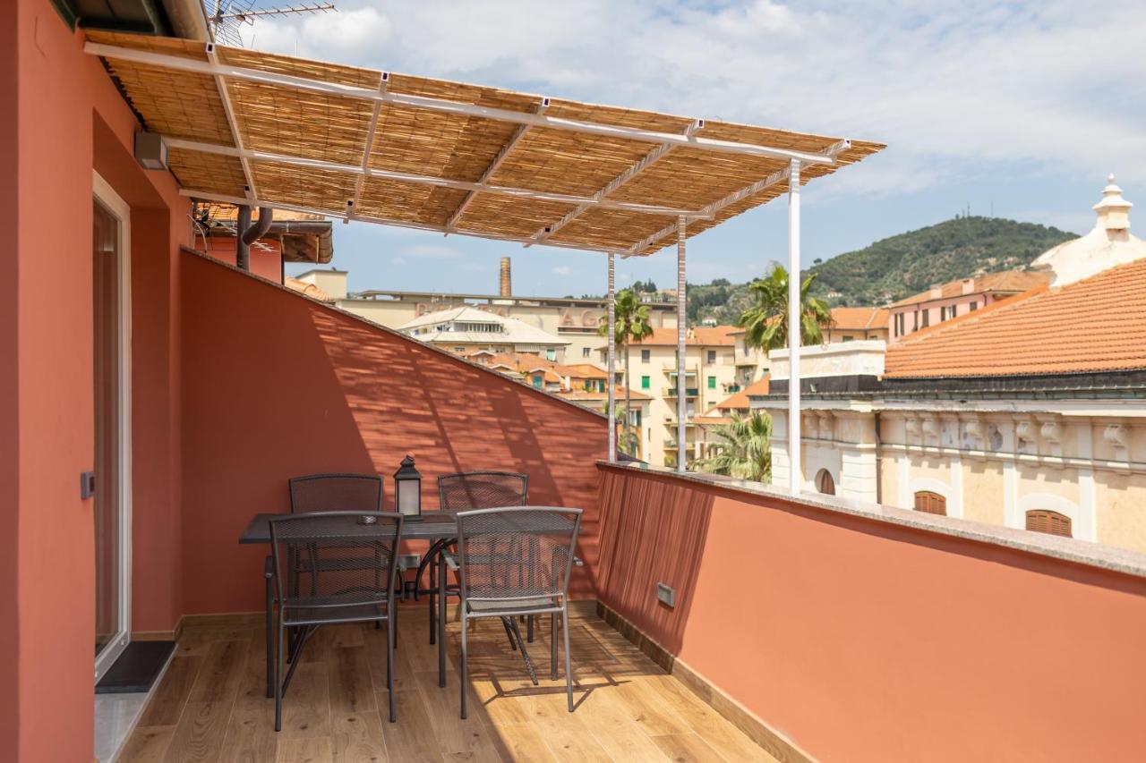 Casa Vacanza " La Rosa " Imperia Liguria Exterior photo